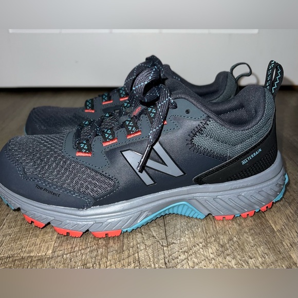 New Balance Terrain Tennis Shoe - Picture 3 of 6